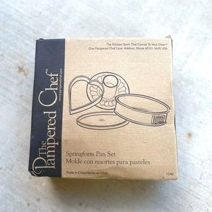 Pampered Chef Springform Pan set (4 pc- new in original box) never used